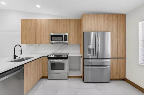 Kitchen - 8901 Windtree St, Boca Raton, FL 33496 photo 2 of 4