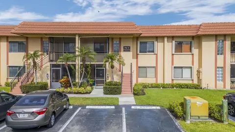 170 Lakeview Dr #203, Weston, FL 33326