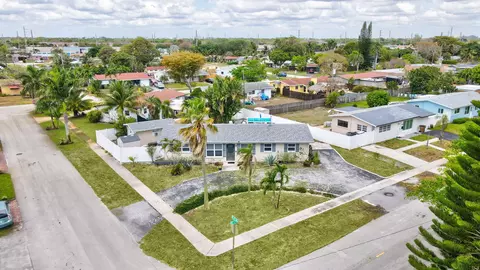 1325 SE 1st Ave, Deerfield Beach, FL 33441
