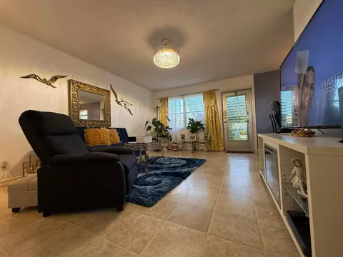 81 Camden Dr #D, West Palm Beach, FL 33417