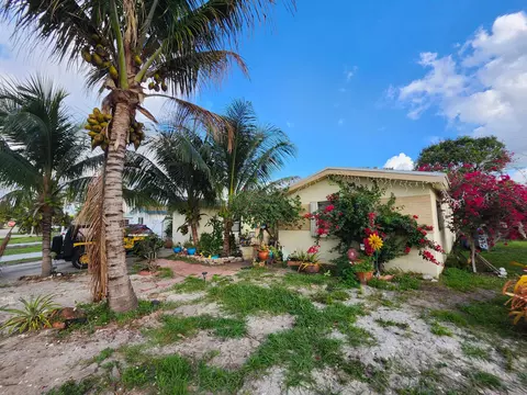 6651 Allen St, Hollywood, FL 33024