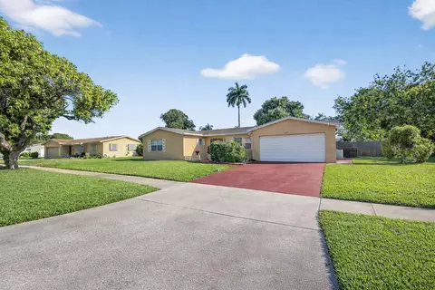 1827 Pinehurst Dr, West Palm Beach, FL 33407