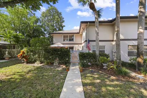 31 Clinton Ct #B, Royal Palm Beach, FL 33411