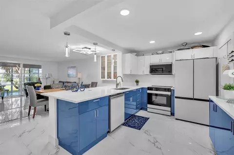 205 SE 11th Ter #101, Dania Beach, FL 33004
