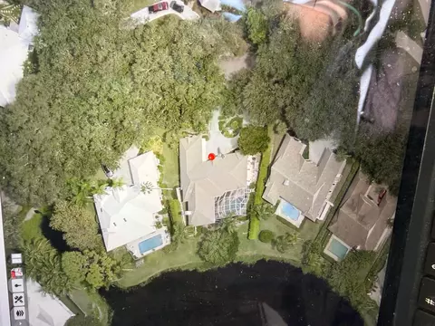 18096 SE Heritage Dr, Tequesta, FL 33469