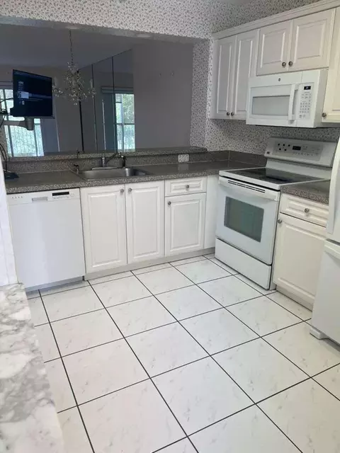 9525 Weldon Cir #H407, Tamarac, FL 33321