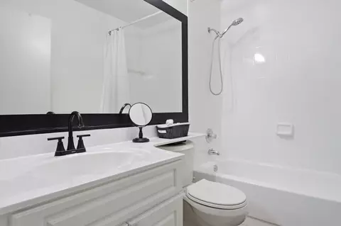 Bath - 5465 W 27th Ln, Hialeah, FL 33016 photo 1 of 2