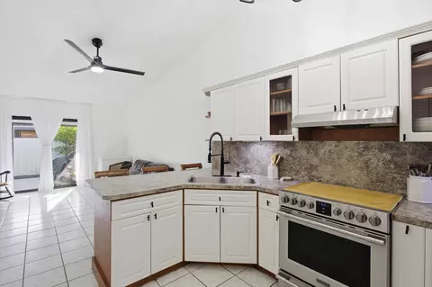Kitchen - 5465 W 27th Ln, Hialeah, FL 33016 photo 2 of 3
