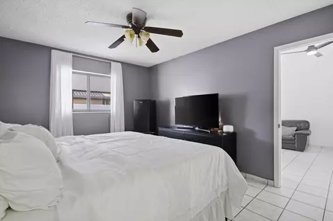 Bedroom - 5465 W 27th Ln, Hialeah, FL 33016 photo 2 of 4