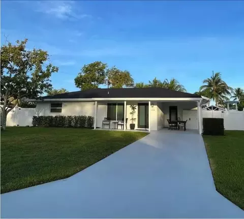 1523 Berkshire Ave, Jupiter, FL 33469
