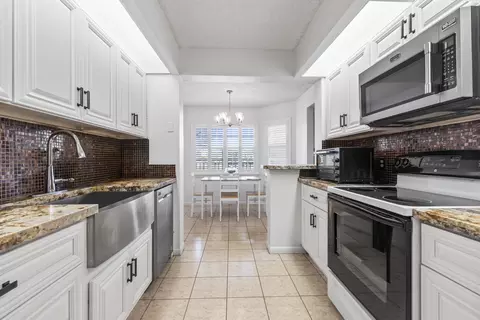 1000 SW 125th Ave #211, Pembroke Pines, FL 33027