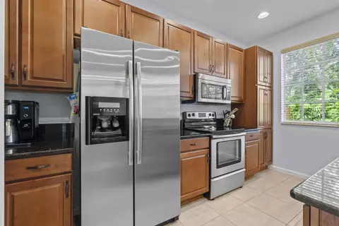 Kitchen - 7221 Briella Dr, Boynton Beach, FL 33437 photo 3 of 5