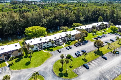 130 Lake Meryl Dr #228, West Palm Beach, FL 33411