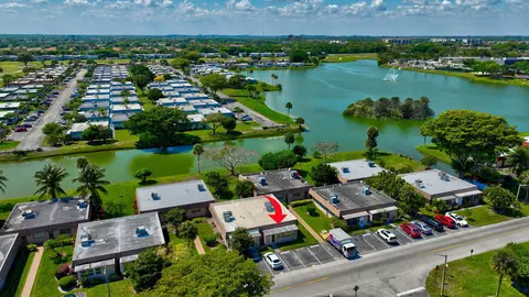 225 Seville Blvd #J, Delray Beach, FL 33446