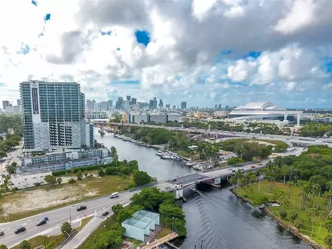 1740 NW N River Dr #319, Miami, FL 33125