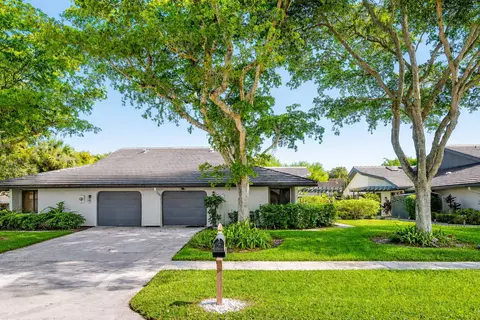 5041 Pine Dr, Boynton Beach, FL 33437