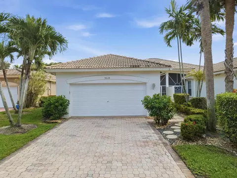 9624 Crescent View Dr N, Boynton Beach, FL 33437