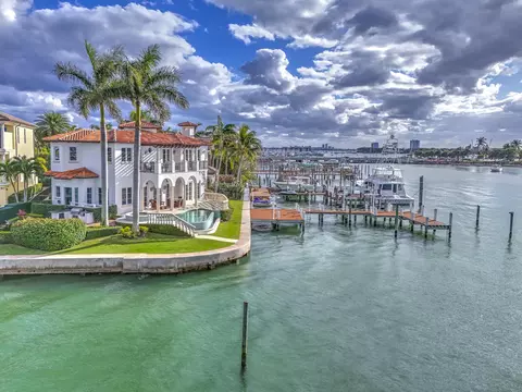 2775 Lake Dr, Singer Island, FL 33404