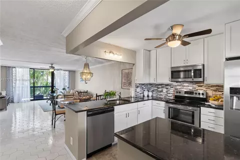 4800 Bayview Dr #402, Fort Lauderdale, FL 33308