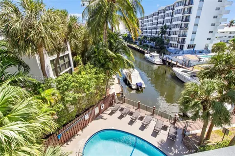 4800 Bayview Dr #402, Fort Lauderdale, FL 33308