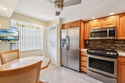 1101 Colony Point Cir #404, Pembroke Pines, FL 33026