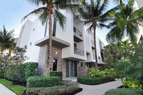 4033 NW 17th Way, Boca Raton, FL 33431