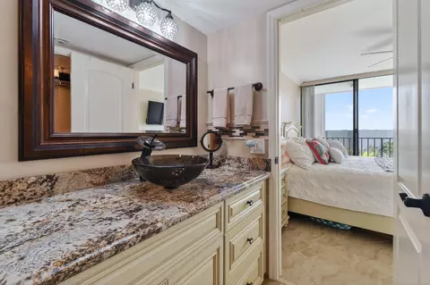 Bath - 1300 S Highway A1a #320, Jupiter, FL 33477 photo 5 of 5