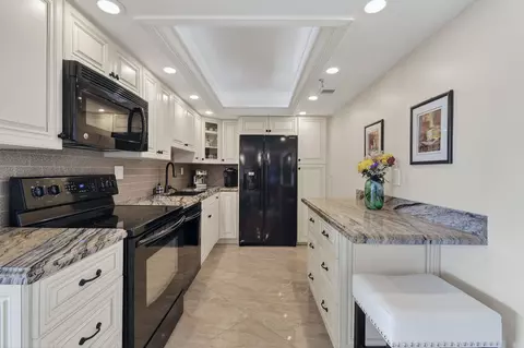 Kitchen - 1300 S Highway A1a #320, Jupiter, FL 33477 photo 2 of 5