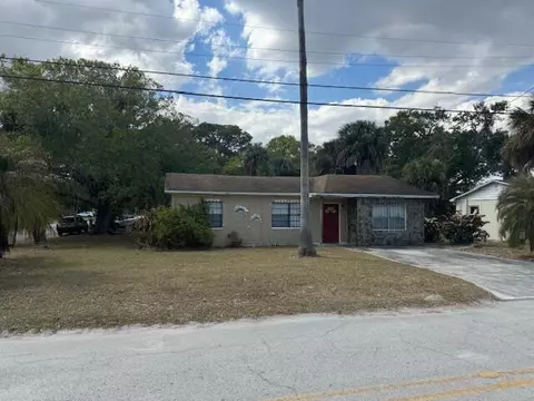301 N 30th St, Fort Pierce, FL 34947