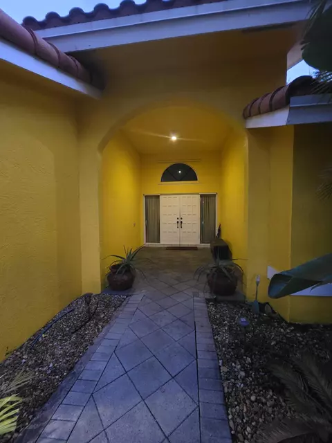 4977 NW 97th Dr, Coral Springs, FL 33076