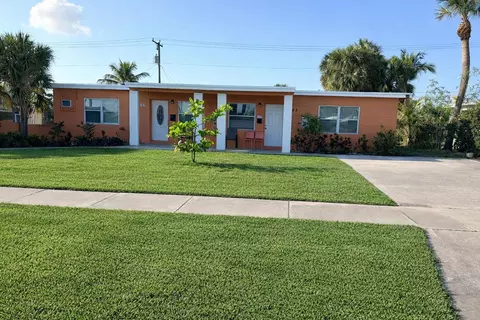 646 Bayberry Dr, West Palm Beach, FL 33403