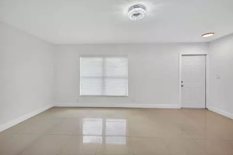 7506 NW 75th St, Tamarac, FL 33321