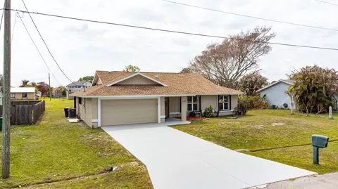 2456 SE Trail Ave, Port Saint Lucie, FL 34952