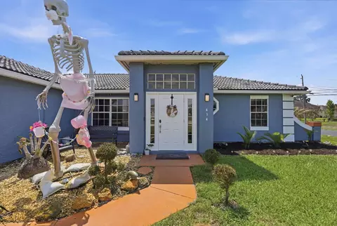 494 SW Paar Dr, Port Saint Lucie, FL 34953