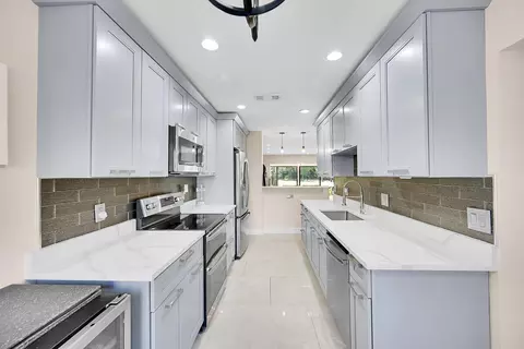 21207 Lago Cir, Boca Raton, FL 33433