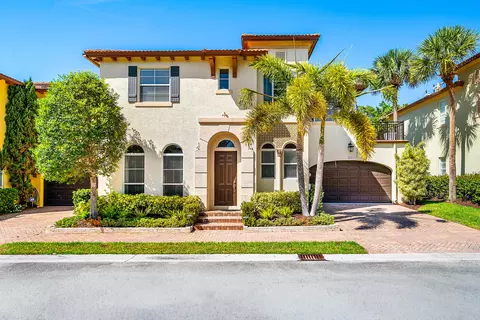 71 Via Poinciana Ln, Boca Raton, FL 33487