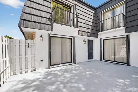 320 Woodland Rd, Palm Springs, FL 33461