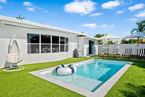 698 W Camino, Boca Raton, FL 33486