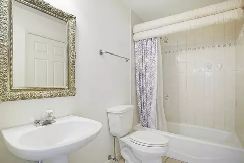 Bath - 2321 SW 3rd Ct, Okeechobee, FL 34974 photo 5 of 5
