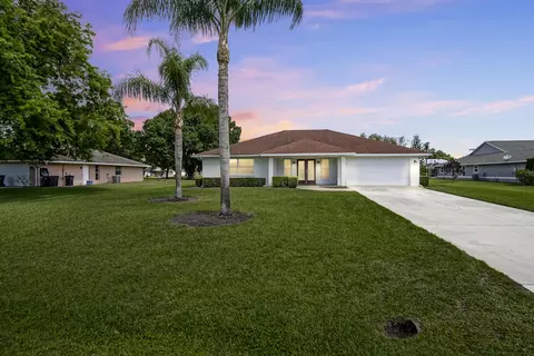 Exterior - 2321 SW 3rd Ct, Okeechobee, FL 34974 photo 3 of 8