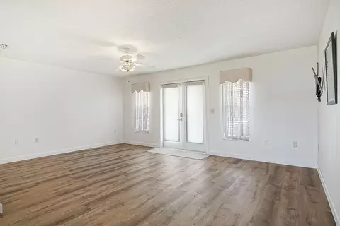 Living - 2321 SW 3rd Ct, Okeechobee, FL 34974 photo 8 of 10