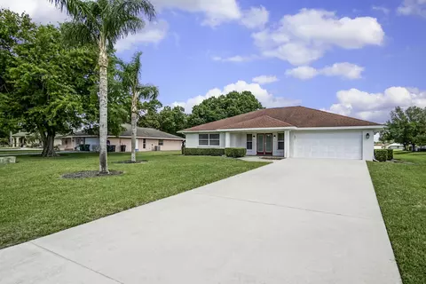 Exterior - 2321 SW 3rd Ct, Okeechobee, FL 34974 photo 4 of 8