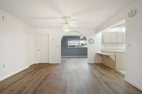 Living - 2321 SW 3rd Ct, Okeechobee, FL 34974 photo 2 of 10