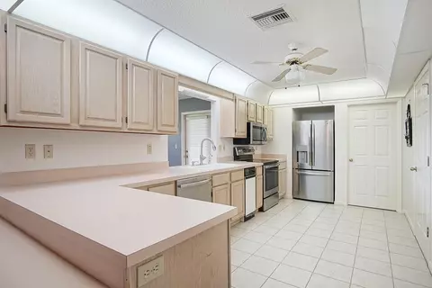 Kitchen - 2321 SW 3rd Ct, Okeechobee, FL 34974 photo 1 of 2
