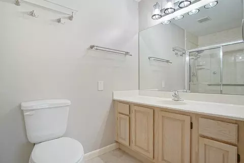 Bath - 2321 SW 3rd Ct, Okeechobee, FL 34974 photo 3 of 5