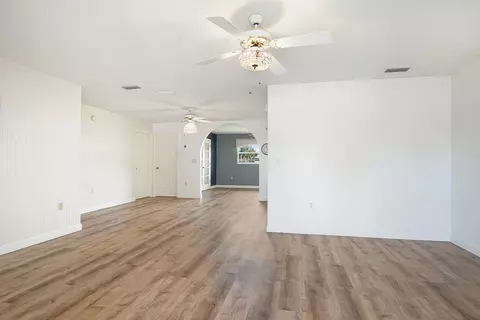 Living - 2321 SW 3rd Ct, Okeechobee, FL 34974 photo 10 of 10