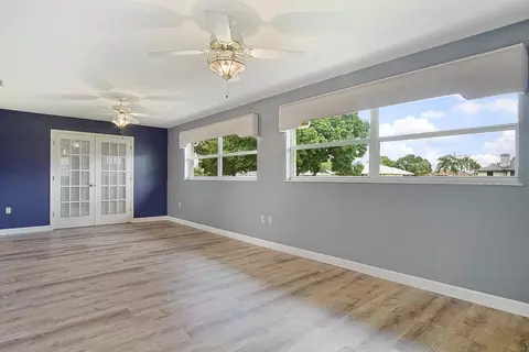 Living - 2321 SW 3rd Ct, Okeechobee, FL 34974 photo 6 of 10