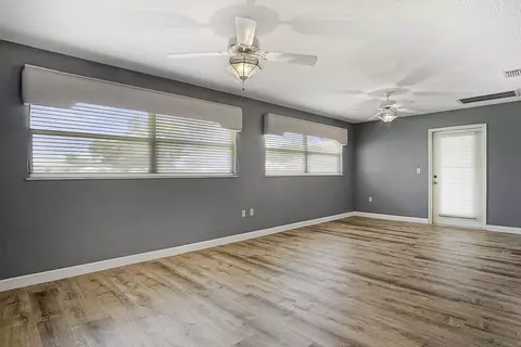 Living - 2321 SW 3rd Ct, Okeechobee, FL 34974 photo 7 of 10