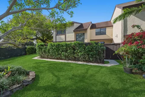 1871 Bayberry Dr #1871, Pembroke Pines, FL 33024
