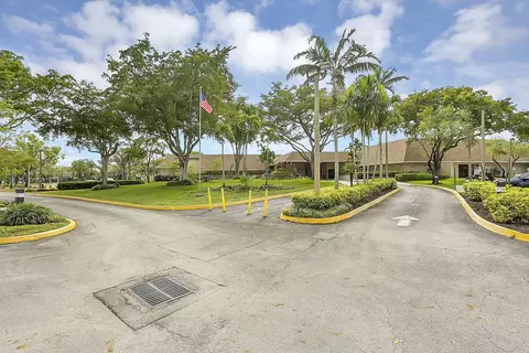 10434 Sunrise Lakes Blvd #206, Sunrise, FL 33322
